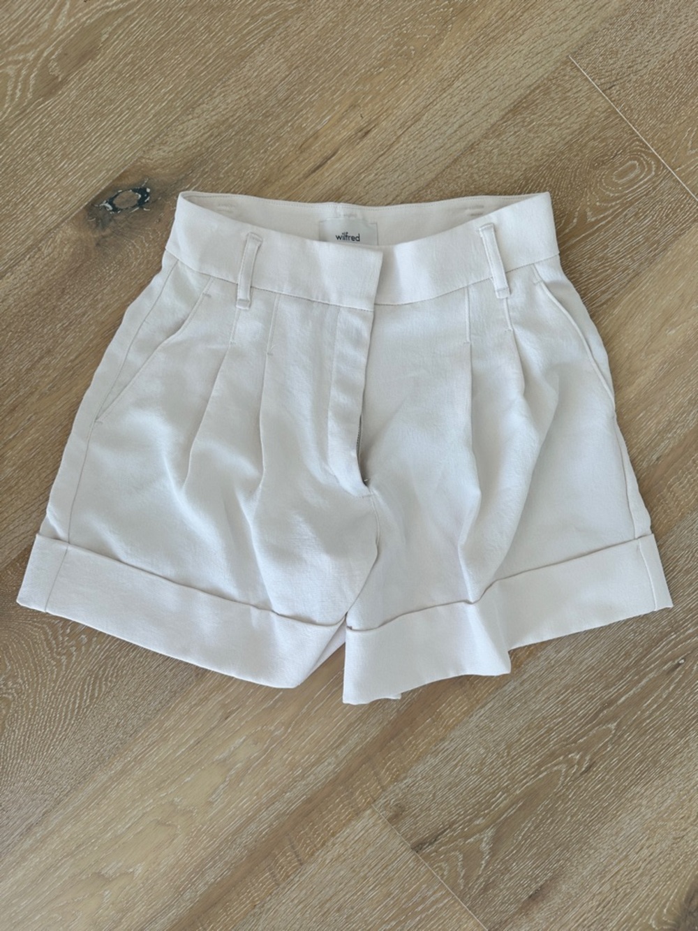Aritzia White High-Waist Pleated Shorts